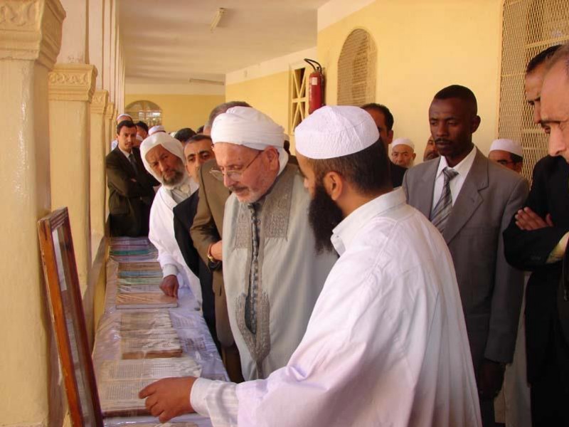 وزير الشؤون الدينية عبد الله غلام الله، والي ولاية غرداية السابق يحي فهيم، مدير الشؤون الدينية لولاية غرداية، ناظر الأوقاف الإباضية الشيخ عبد الحميد في معهد عمي سعيد