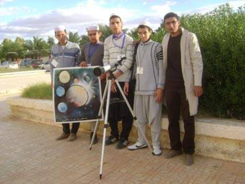 نادي عمي سعيد لهواة الفلك يحاضر في جامعة بسكرة
