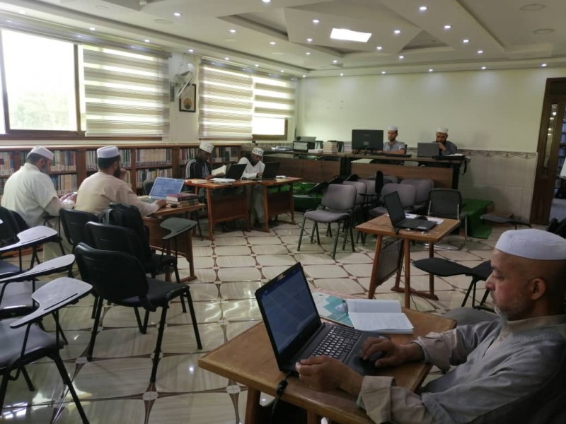 أزيد من 20 باحثا وطالبا يستفيدون من تفرغ بحثي بمكتبة الاستقامة بمركب القطب الشيخ اطفيش بالجزائر العاصمة.